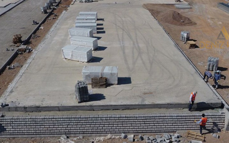Kahramanmaraş İli Dulkadiroğlu İlçesi Sivricehöyük Köyü Geçici Barınma Merkezleri Alt Yapı ve Prefabrik Sosyal Donatı Yapım İnşaat İşi Kapsamında Bordür- Parke - Oluk Taşı İşi